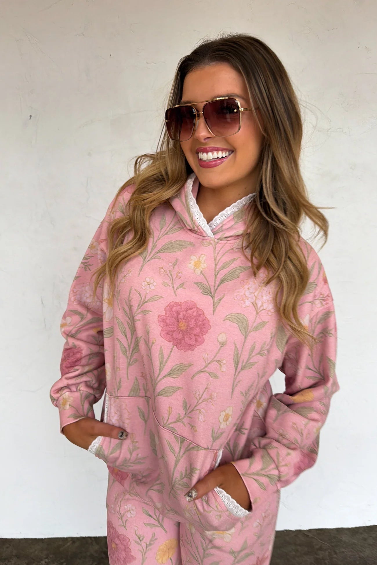 LILA LACE HOODIE PULLOVER