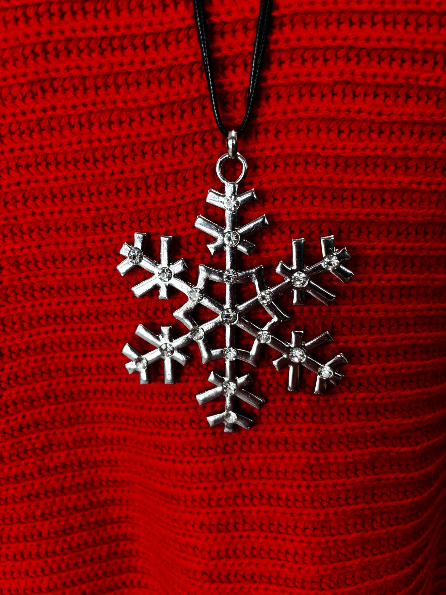 Long Necklace With Large Broch