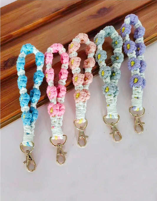 DAISY FLOWER WRISTLET KEYCHAIN