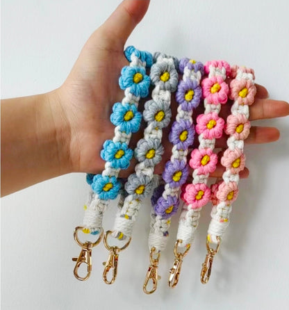 DAISY FLOWER WRISTLET KEYCHAIN