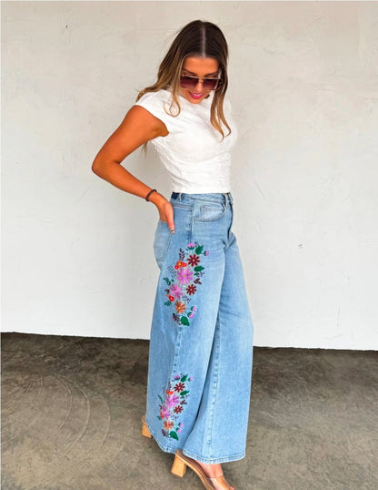 Evie Floral-Embroidered Jeans(PREORDER)