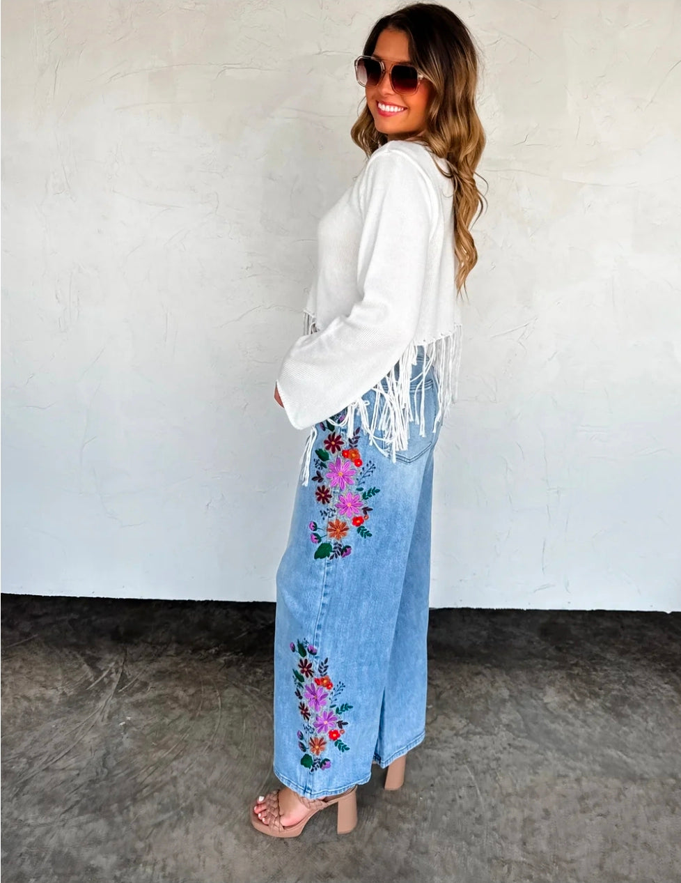Evie Floral-Embroidered Jeans(PREORDER)