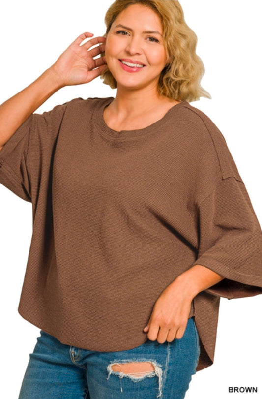 Double knit exposed seam curved hem short sleeve top