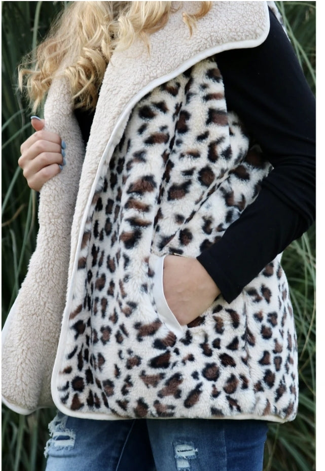 CC. BEANIE Reversible Leopard Vest